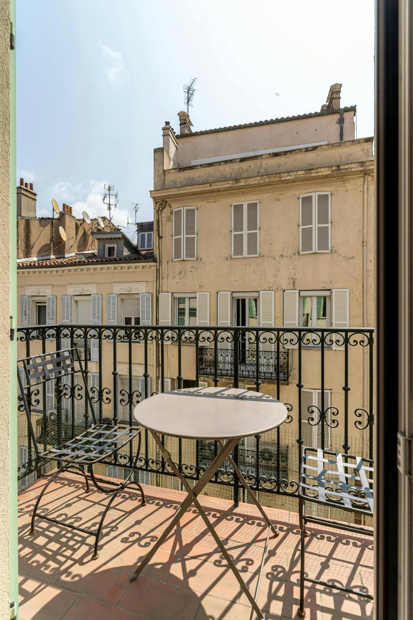 Apartment 2 Pieces Centre - 1 Min A Pied De La *